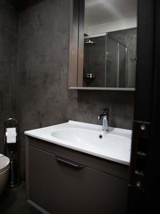 Triss Hotel Tiranë Ngoại thất bức ảnh